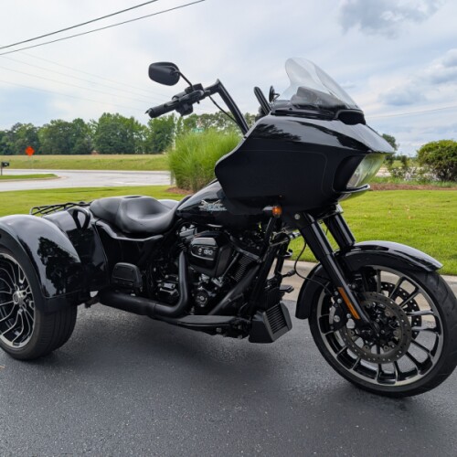 2023 Harley-Davidson® Road Glide® 3 Vivid Black - Black Finish thumb 3