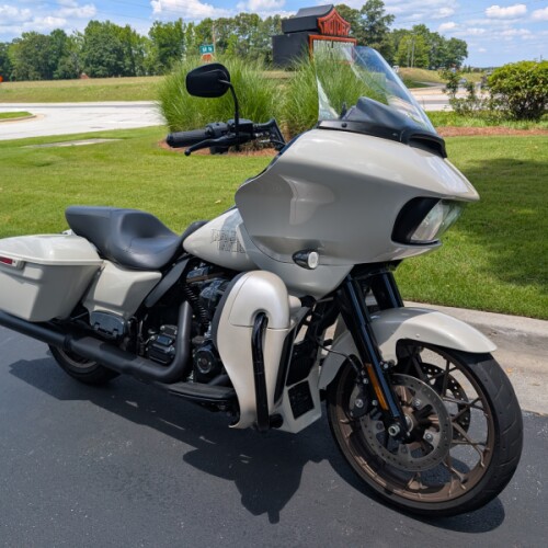 2023 Harley-Davidson® Road Glide® ST White Sand Pearl thumb 3