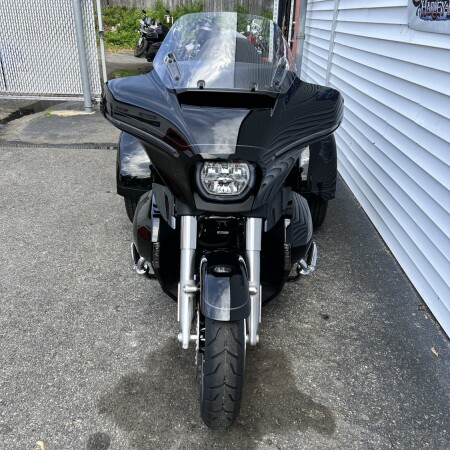2026 Harley-Davidson® Street Glide 3 Limited Vivid Black Chrome Trim thumb 1