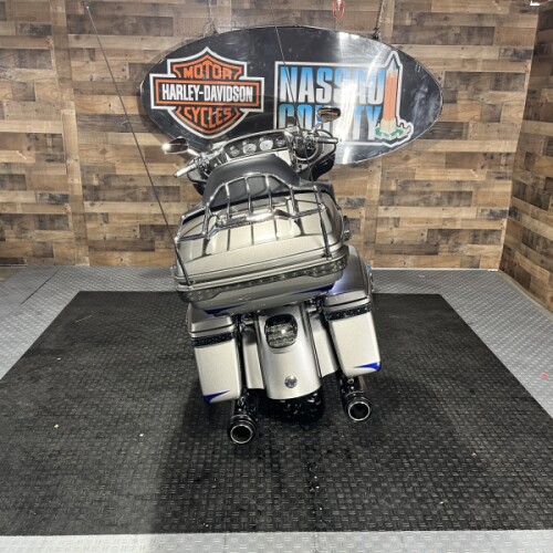 2017 Harley-Davidson® CVO™ Limited Palladium Silver/Phantom Blue with Wicked Sapphire including Mirr thumb 1