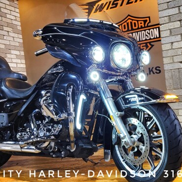 2014 Harley-Davidson® Electra Glide® Ultra Classic®, FLHTCU thumb 2