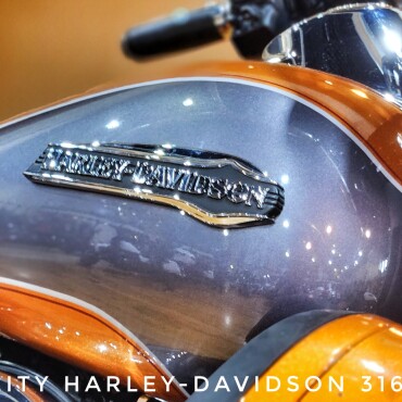 2015 Harley-Davidson® Electra Glide® Ultra Classic® Low, FLHTCUL thumb 0