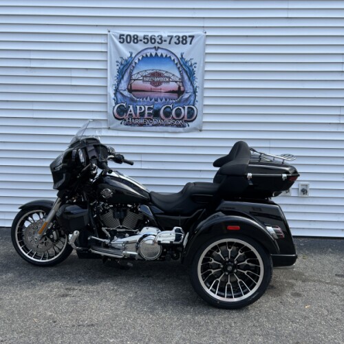 2026 Harley-Davidson® Street Glide 3 Limited Vivid Black Chrome Trim thumb 3