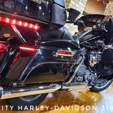 2014 Harley-Davidson® Electra Glide® Ultra Classic®, FLHTCU thumb 1