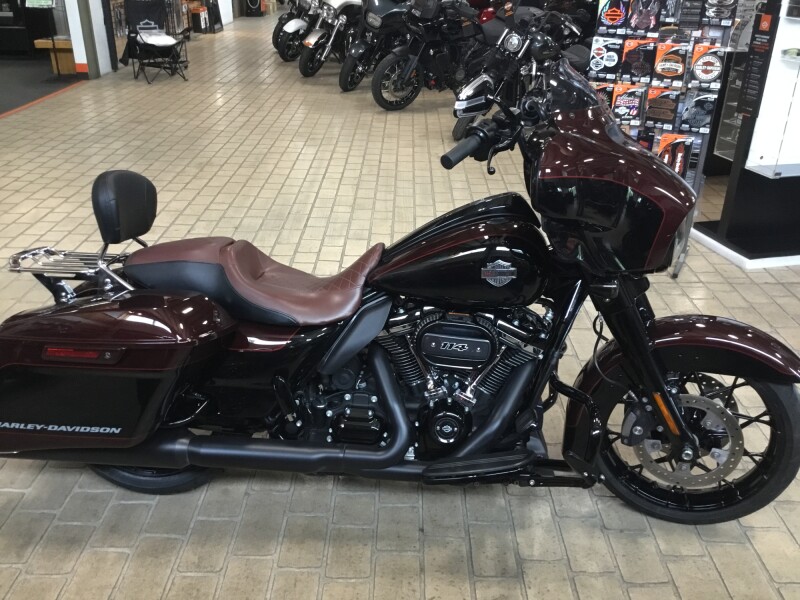 2022 Harley-Davidson® Street Glide® Special Midnight Crimson/Vivid Black - Black Finish
