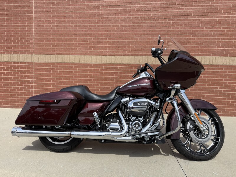 2019 Harley-Davidson® Road Glide® Twisted Cherry