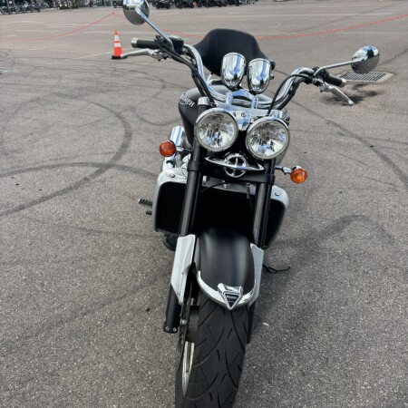 2012 Triumph Rocket III thumb 2