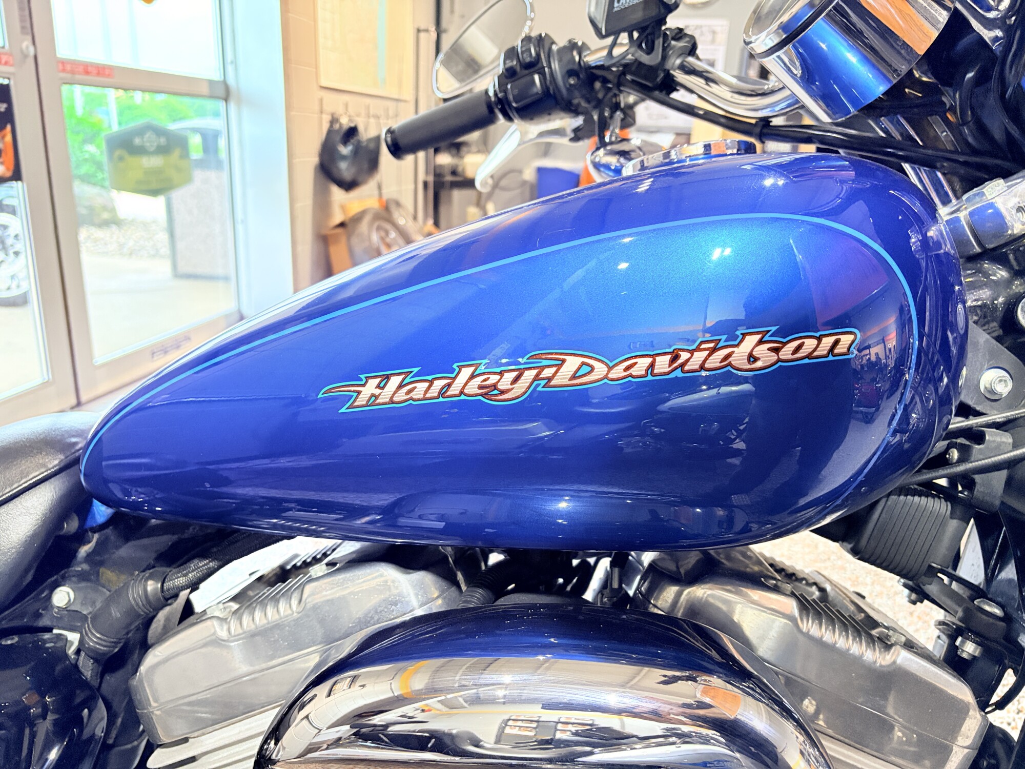 2005 XL883C Harley-Davidson® Sportster® 883 Custom Rich Sunglo Blue