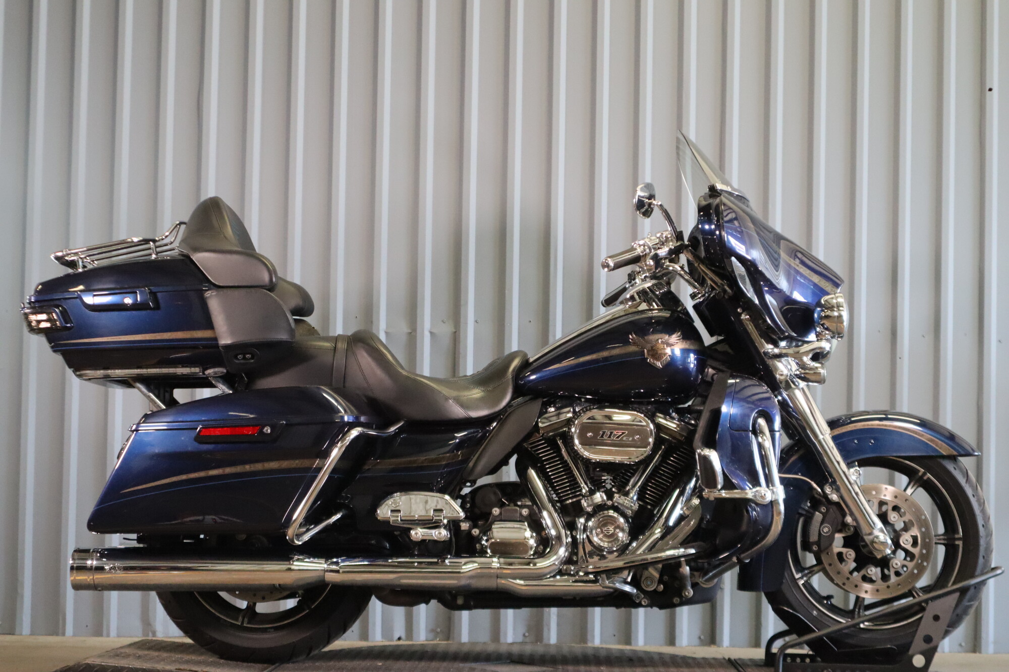 2020 Harley-Davidson® CVO™ Street Glide® FLHXSE | Old Glory Harley