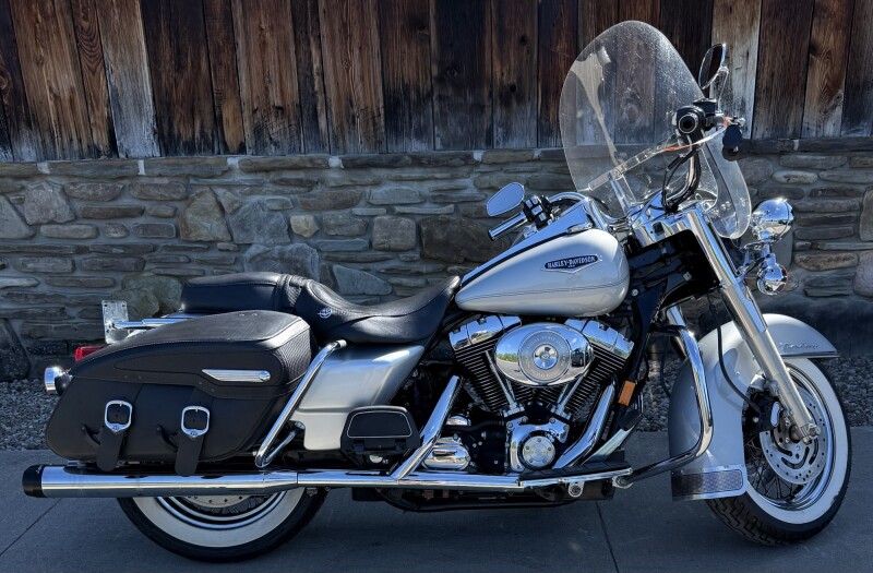 2005 Harley-Davidson® Road King® Classic SILVER W/PINSTRIPE