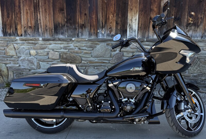 2026 Harley-Davidson® Road Glide® Vivid Black - Black Finish