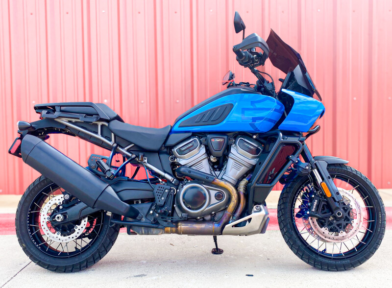 2022 Harley-Davidson® Pan America™ 1250 Special Fastback Blue/White Sand Pearl