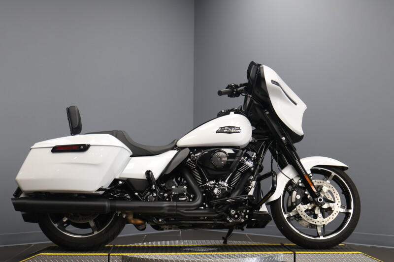 2024 Harley-Davidson® Street Glide® White Onyx Pearl - Black Finish