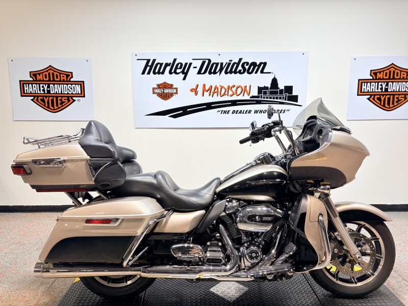 2018 FLTRU Harley-Davidson® Road Glide® Ultra Silver Fortune/Black Tempest