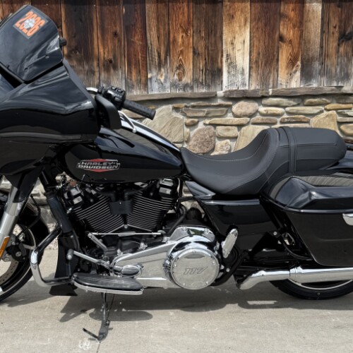 2026 Harley-Davidson® Street Glide® Vivid Black Chrome Two-Up thumb 3