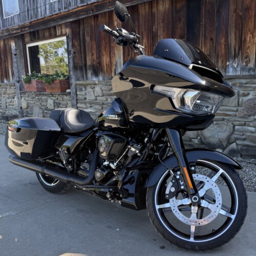 2026 Harley-Davidson® Road Glide® Vivid Black - Black Finish thumb 1