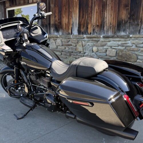 2026 Harley-Davidson® Road Glide® Vivid Black - Black Finish thumb 0
