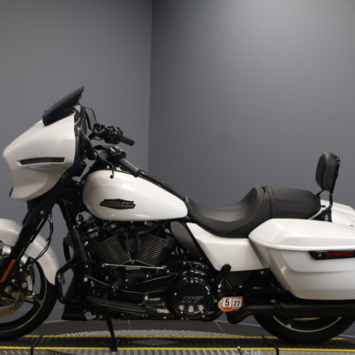 2024 Harley-Davidson® Street Glide® White Onyx Pearl - Black Finish thumb 0