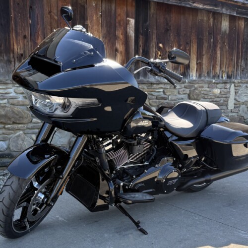2026 Harley-Davidson® Road Glide® Vivid Black - Black Finish thumb 2
