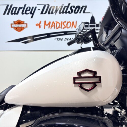 2024 FLHX  Harley-Davidson® Street Glide® White Onyx Pearl thumb 2