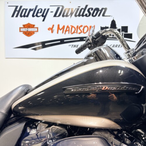 2018 FLTRU Harley-Davidson® Road Glide® Ultra Silver Fortune/Black Tempest thumb 2