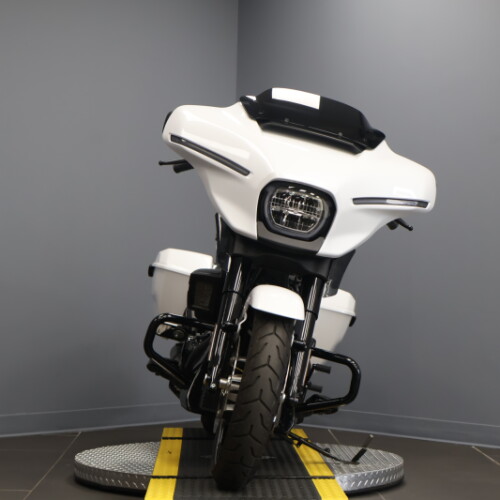 2024 Harley-Davidson® Street Glide® White Onyx Pearl - Black Finish thumb 2