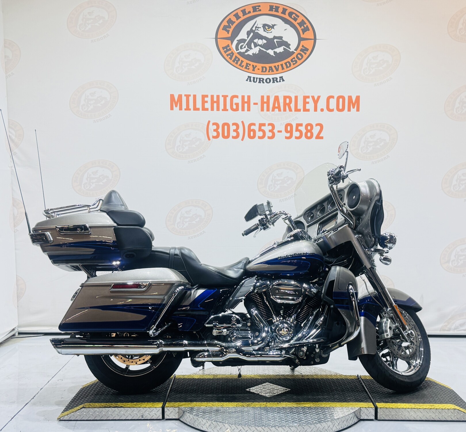 2017 CVO™ Limited FLHTKSE