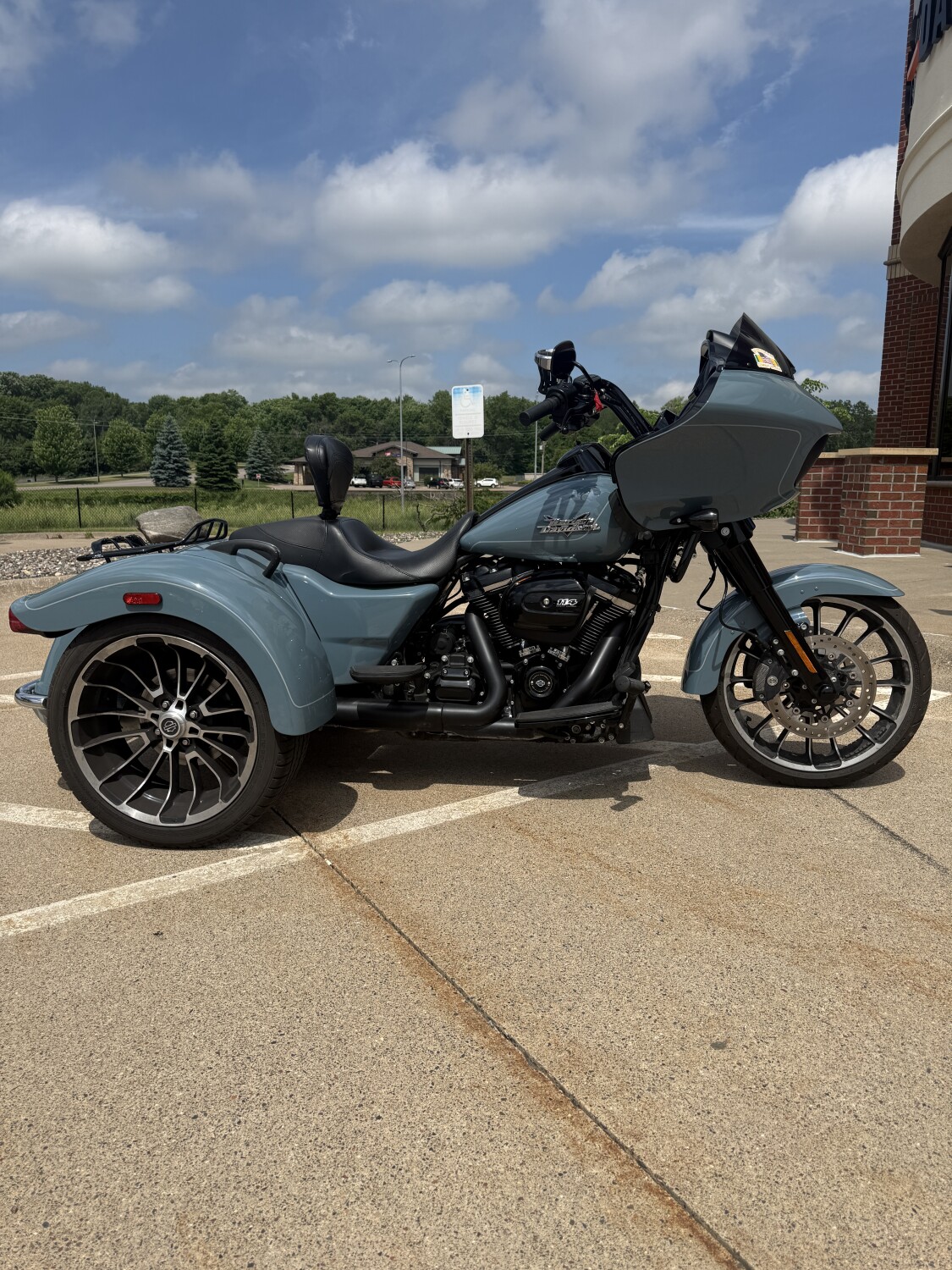 2024 Harley-Davidson® Road Glide® 3 Sharkskin Blue - Black Finish