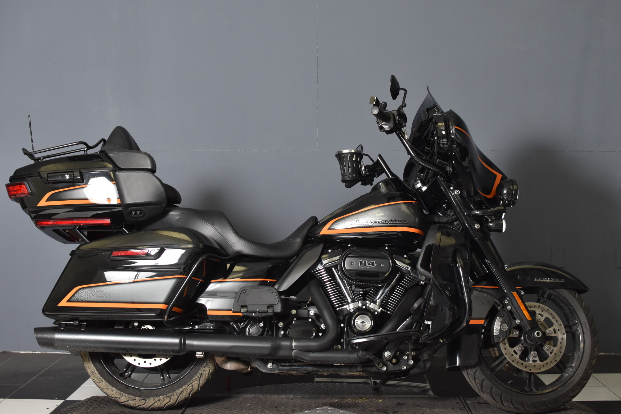2022 Harley-Davidson® Ultra Limited Apex (Black Finish) | Desert