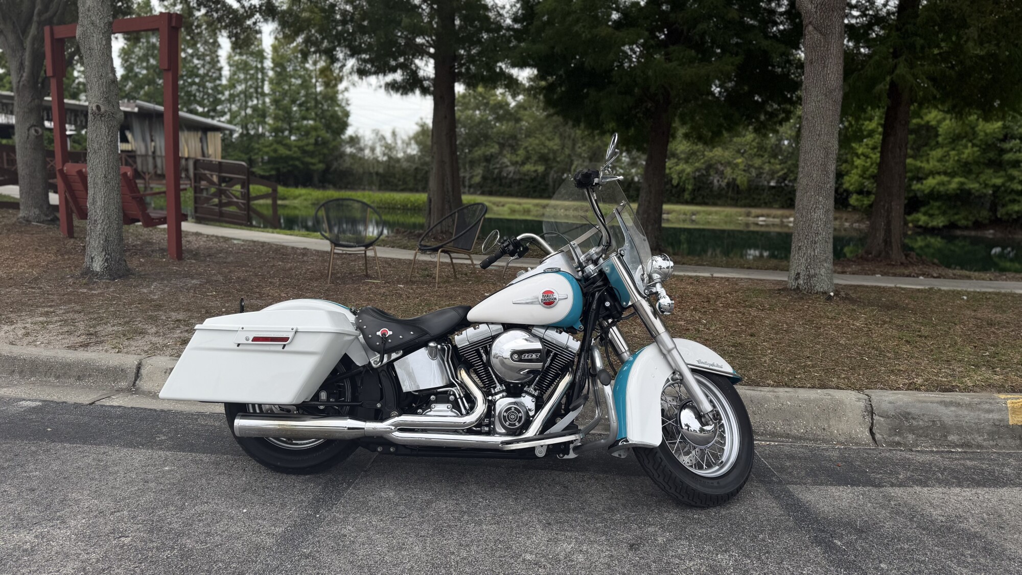2016 Harley-Davidson® Heritage Softail® Classic Two-Tone Crushed Ice Pearl/Frosted Teal Pearl