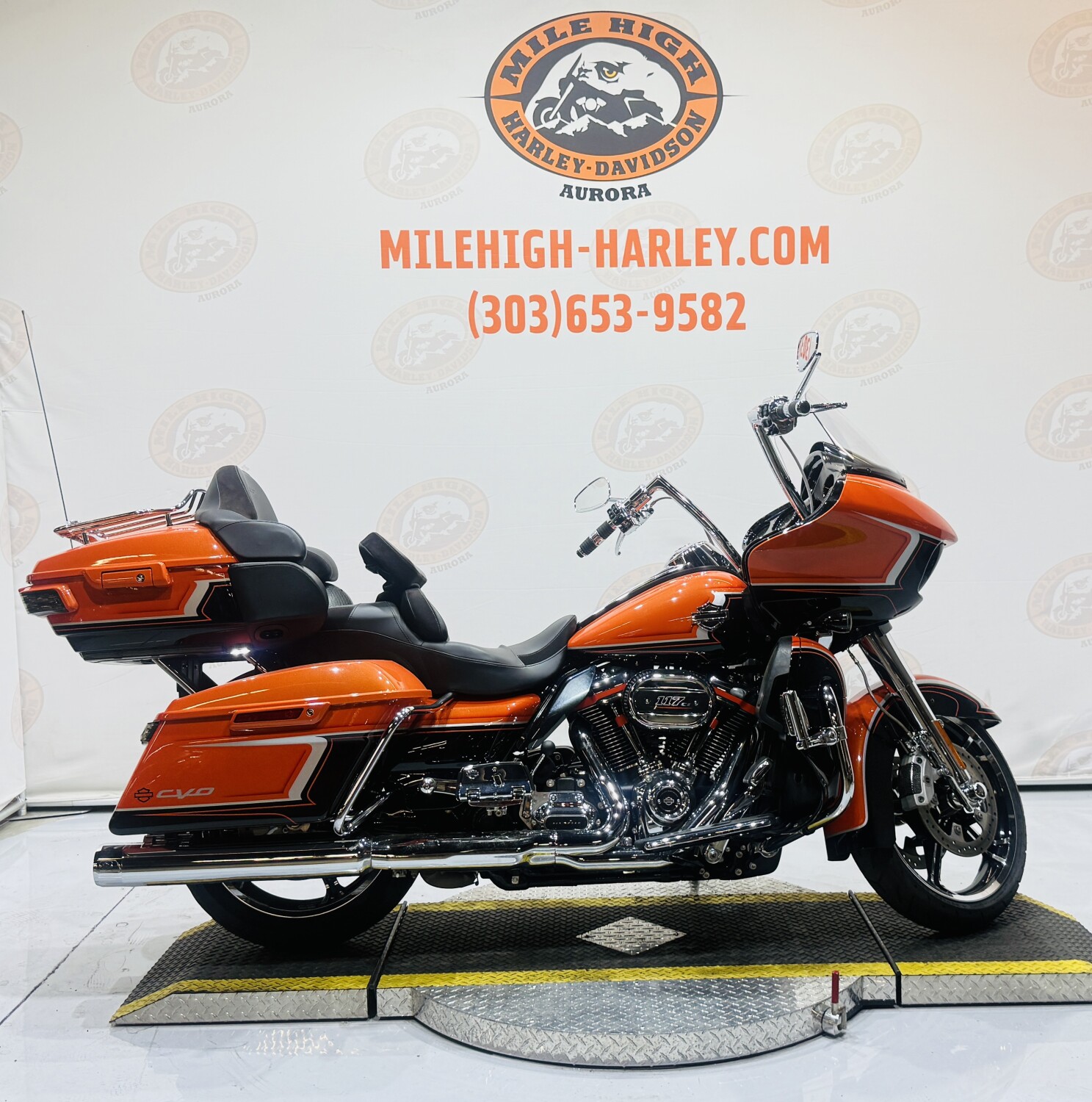 2022 CVO™ Road Glide™ Limited FLTRKSE