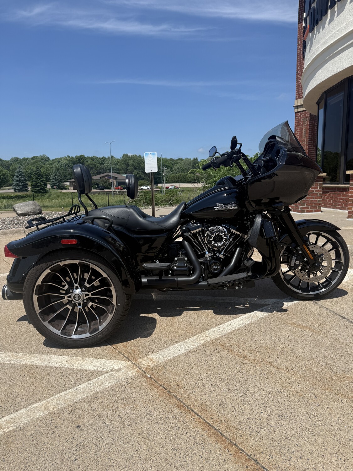 2023 Harley-Davidson® Road Glide® 3 Vivid Black - Black Finish