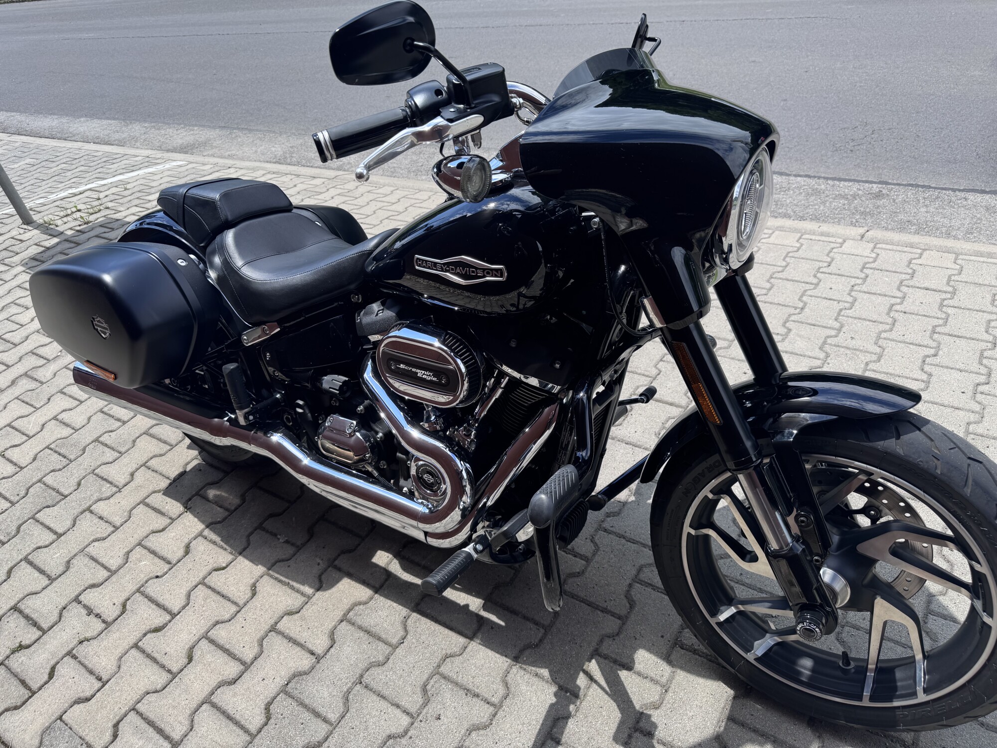 2019 Harley-Davidson® Sport Glide™ Vivid Black