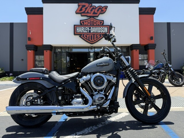2026 Harley-Davidson® Street Bob® Dark Billiard Gray Chrome Cast Wheels