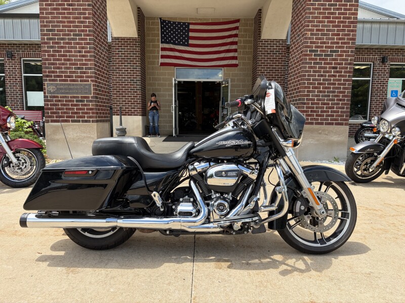 2017 Harley-Davidson® Street Glide® BLACK