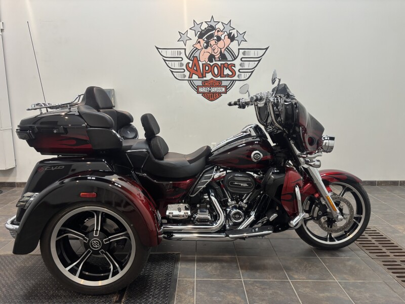 PENDING 2022 Harley-Davidson® CVO™ Tri Glide® - Dante’s Red Fade