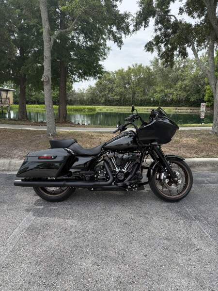 2023 Harley-Davidson® Road Glide® ST Vivid Black