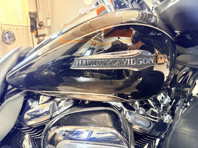 2020 FLHTCUTG Harley-Davidson® Tri Glide® Ultra River Rock Gray/Vivid Black