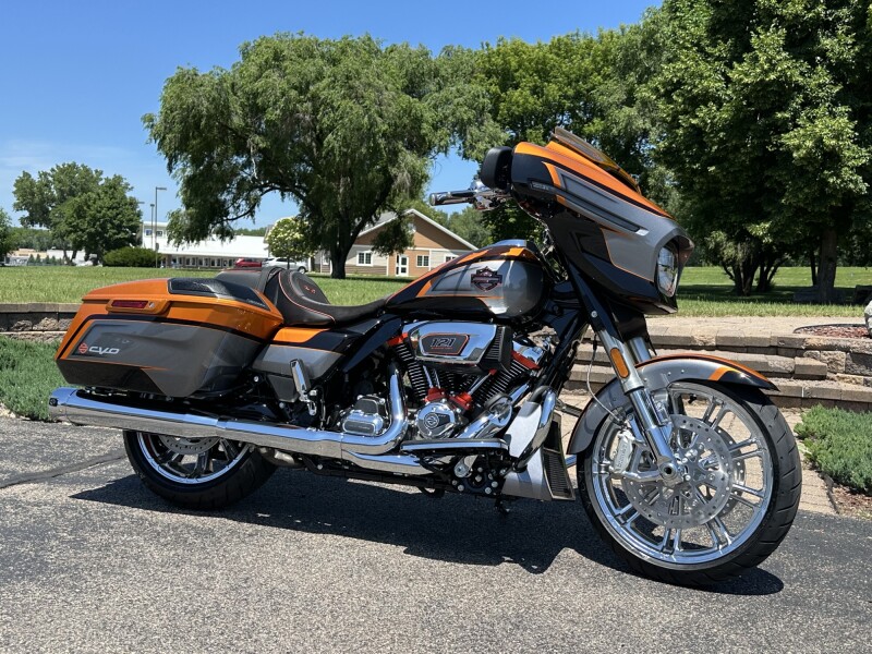 2026 Harley-Davidson® CVO Street Glide Torched Orange CVO Tri-Tone