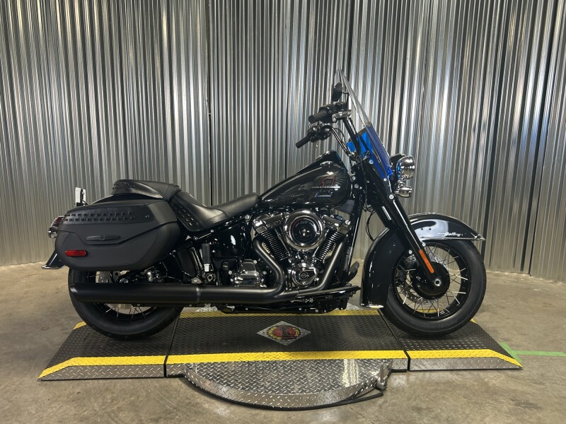 2026 Harley-Davidson® Heritage Classic Midnight Ember w/Laced Wheels