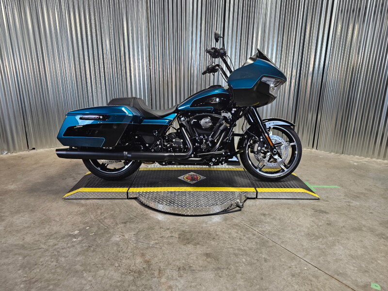 2026 Harley-Davidson® Road Glide® Teal Thunder / Vivid Black Black Trim