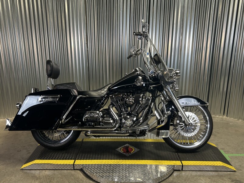 2009 Harley-Davidson® Road King® Classic BLACK
