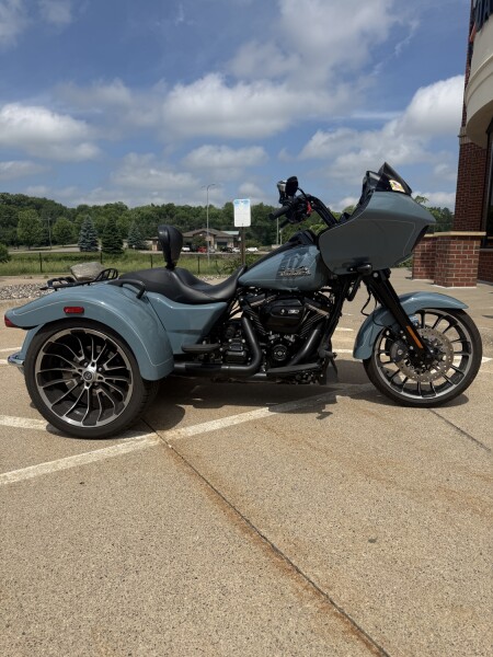 2024 Harley-Davidson® Road Glide® 3 Sharkskin Blue - Black Finish