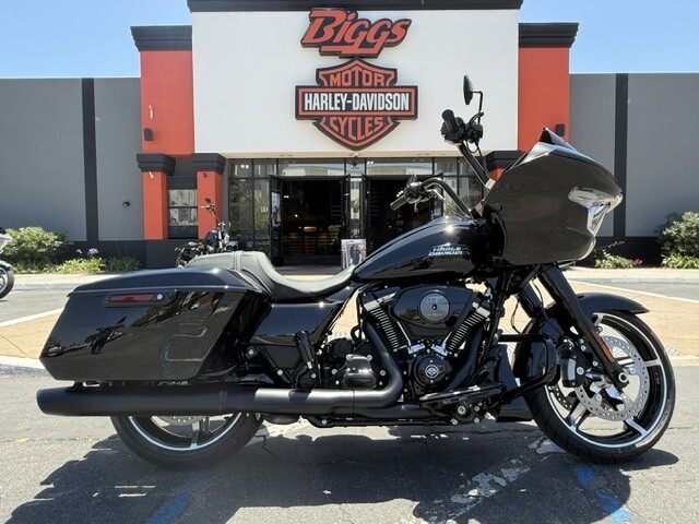 2026 Harley-Davidson® Road Glide™ Vivid Black Black Trim