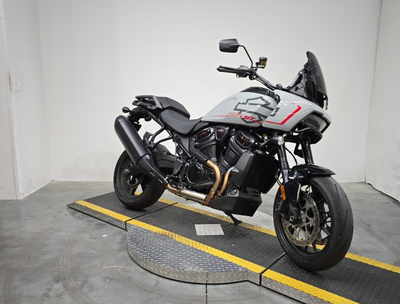 RA1250ST 2025 Pan America® 1250 ST