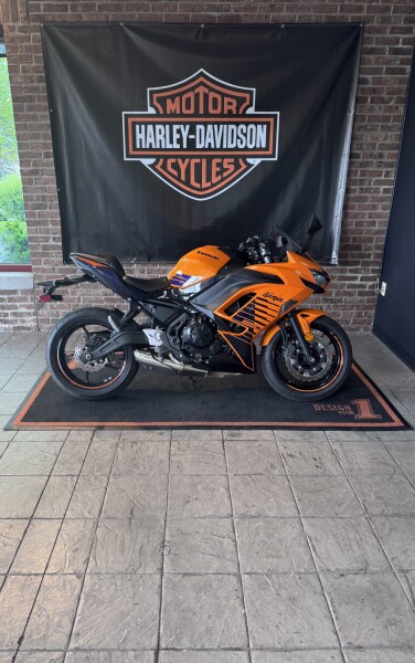 2025 Kawasaki NINJA® 650 Candy Steel Furnace Orange/Metallic Spark Black/Metallic Royal Purple