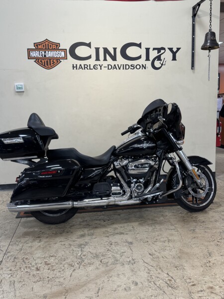 FLHXS 2017 Street Glide® Special