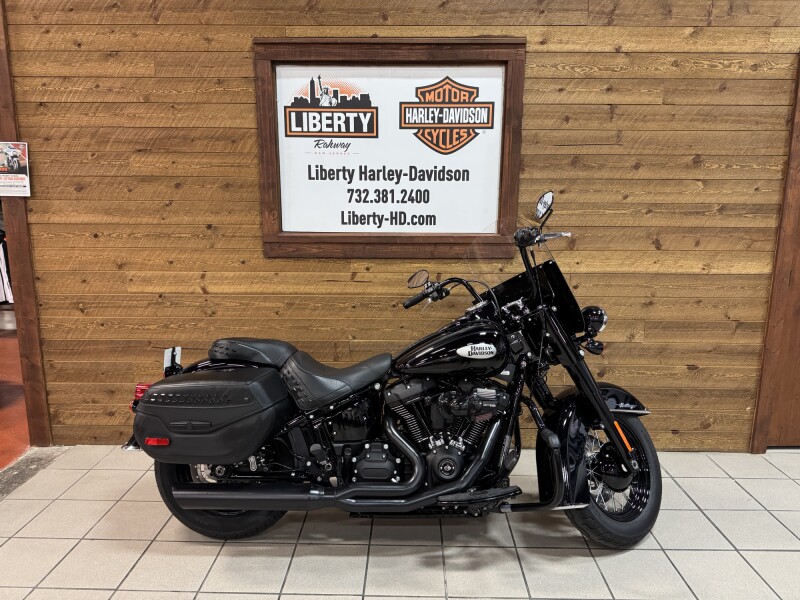 2024 Harley-Davidson® Heritage Classic Vivid Black FLHCS