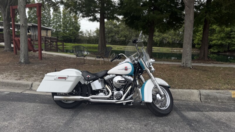 2016 Harley-Davidson® Heritage Softail® Classic Two-Tone Crushed Ice Pearl/Frosted Teal Pearl