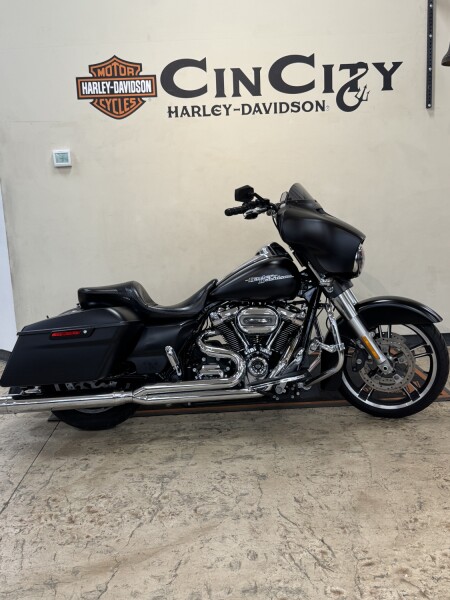 FLHXS 2017 Street Glide® Special